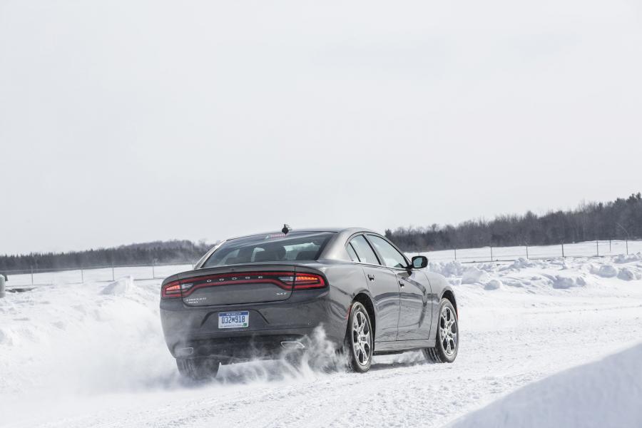  Dodge Charger SXT AWD 2015 года  (фото 5 из 7)